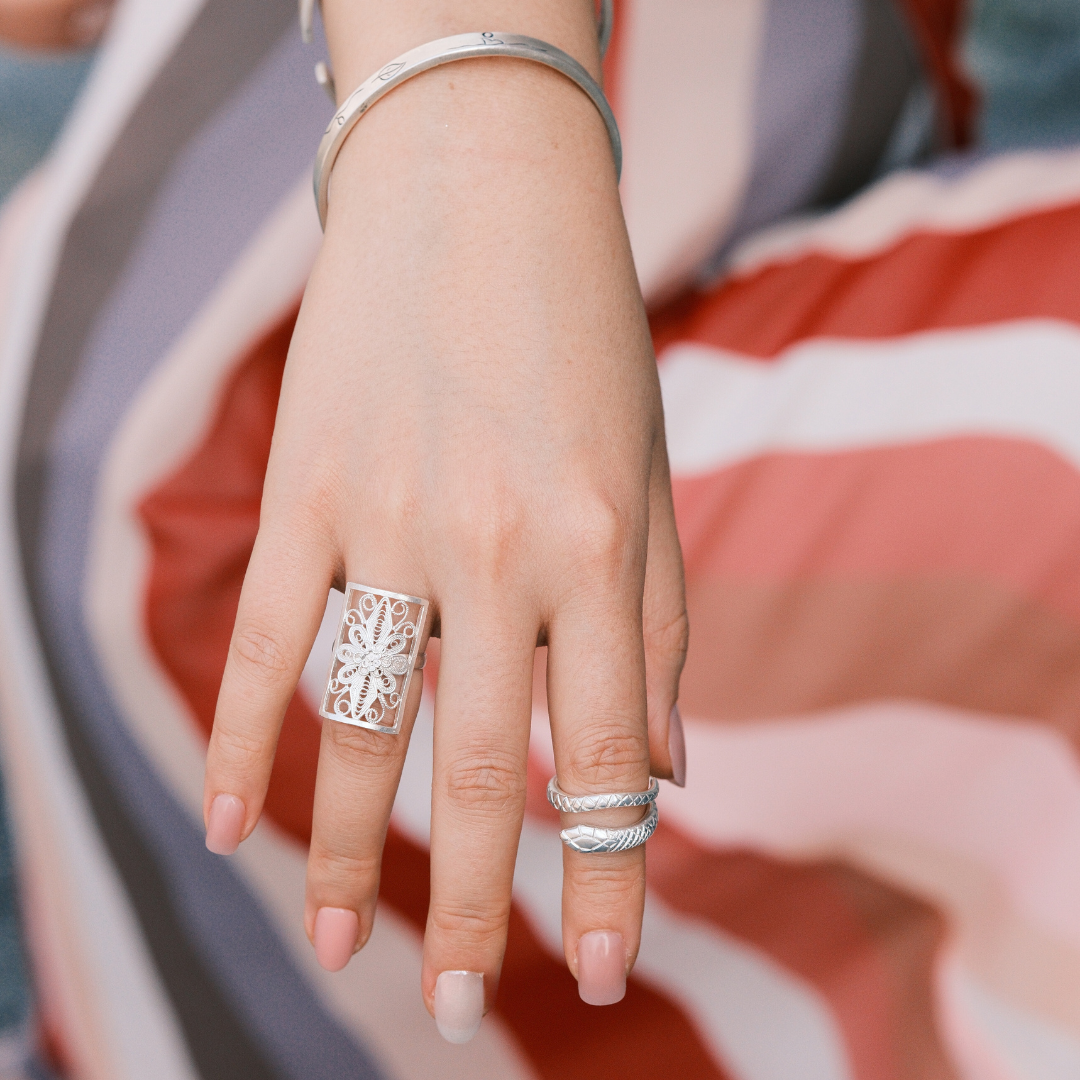 Model wearing Ebnix Classic Filigree Band Ring, showing elegant floral silver filigree on hand.