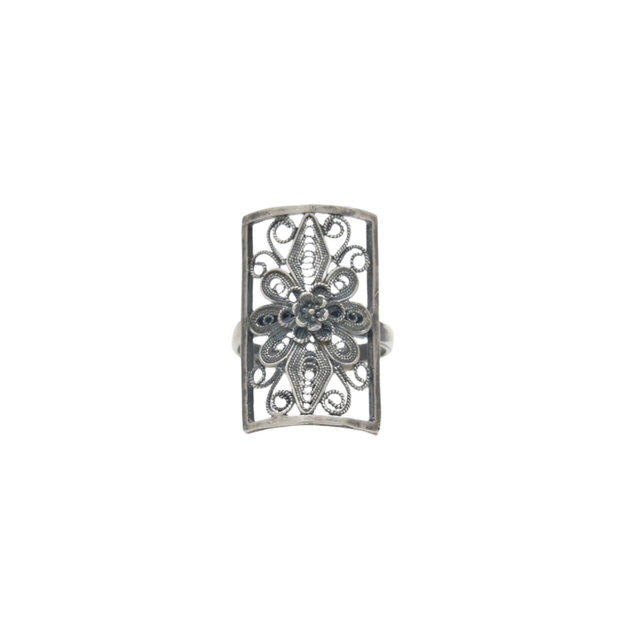 Ebnix vintage-style Classic Filigree Band Ring with antique patina and bold floral filigree in sterling silver.