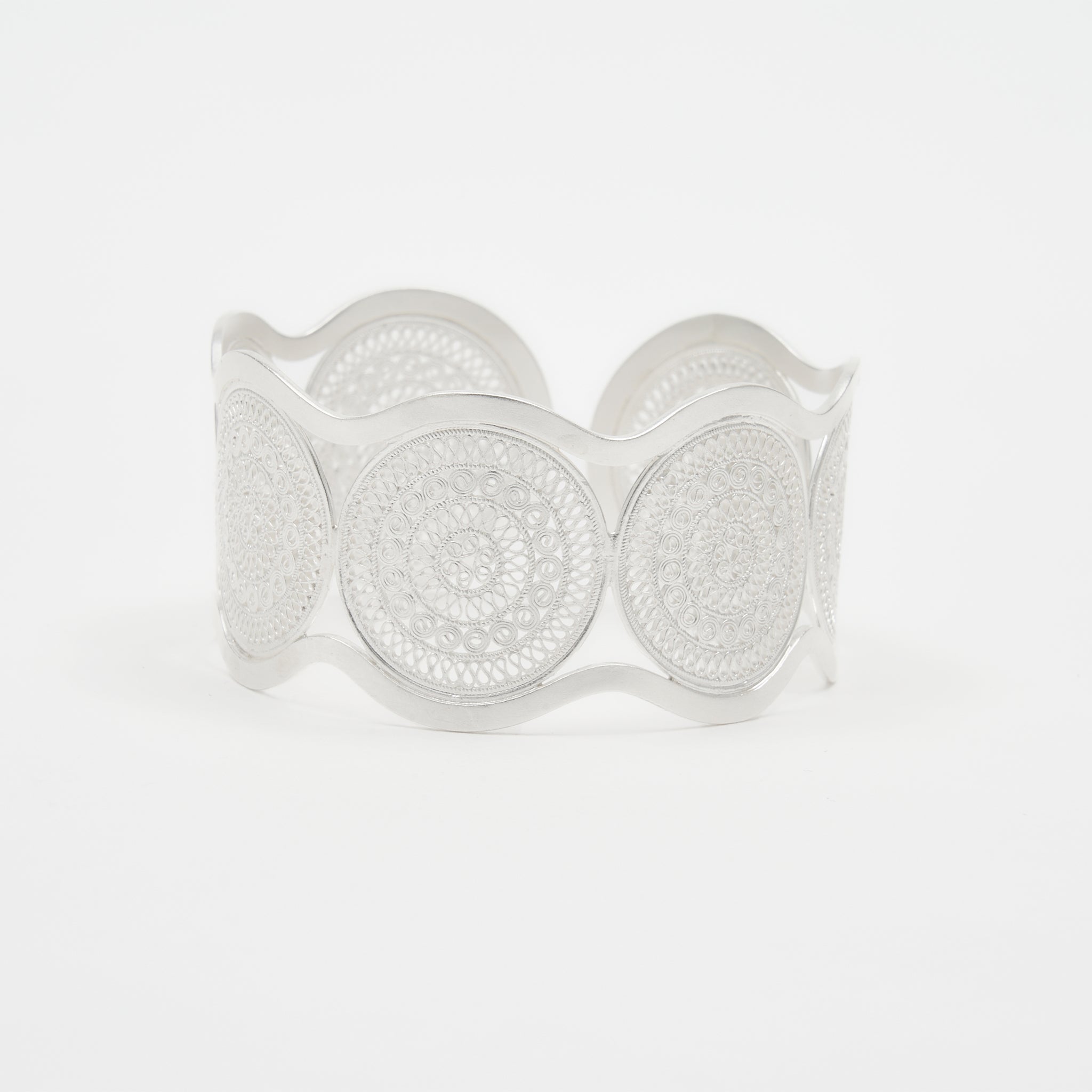 Close-up of EBNIX Lite Tempo Twist Bracelet showing S999 silver drum details