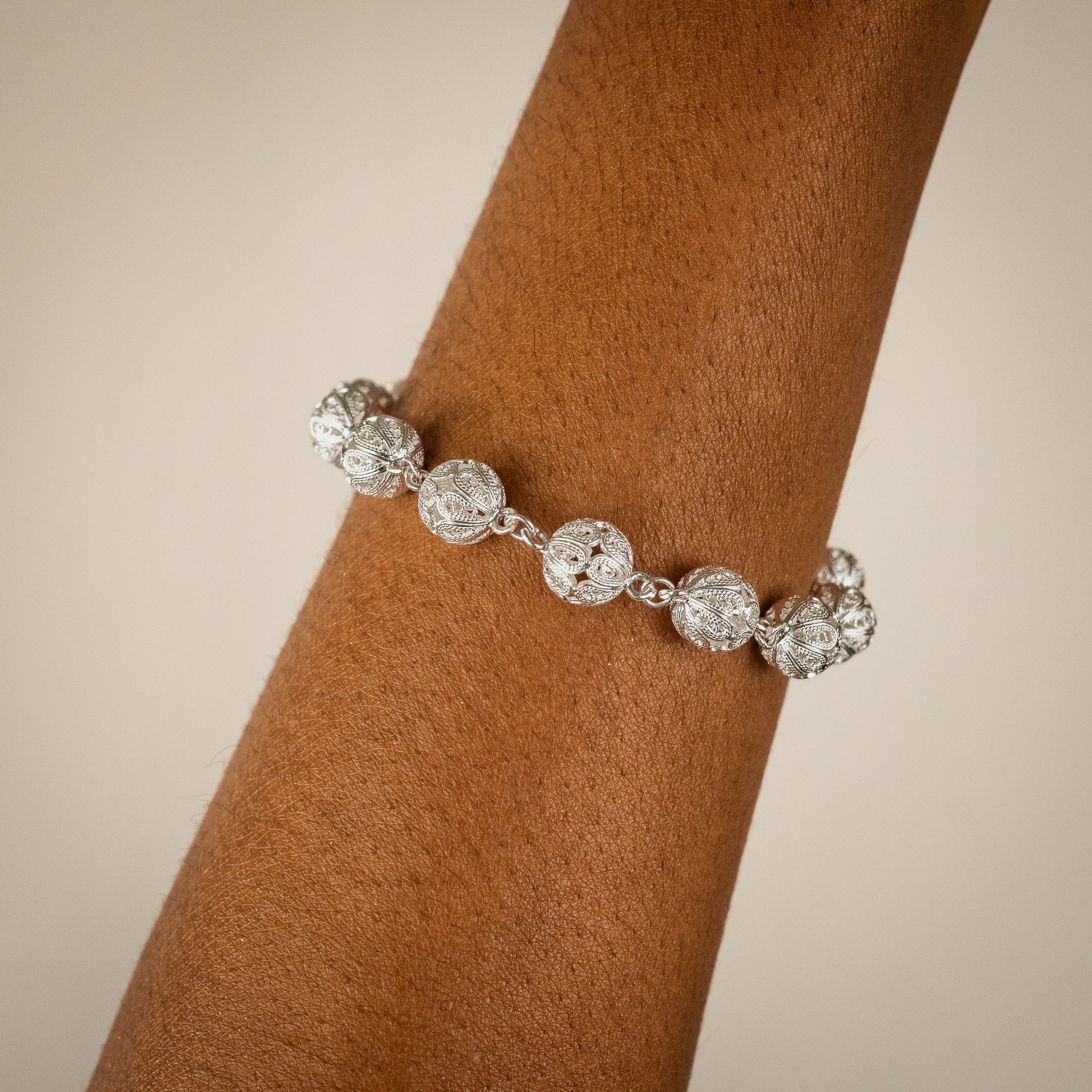 Ebnix SphereLink Bracelet worn, crafted from premium S999 silver for a sleek, versatile style.