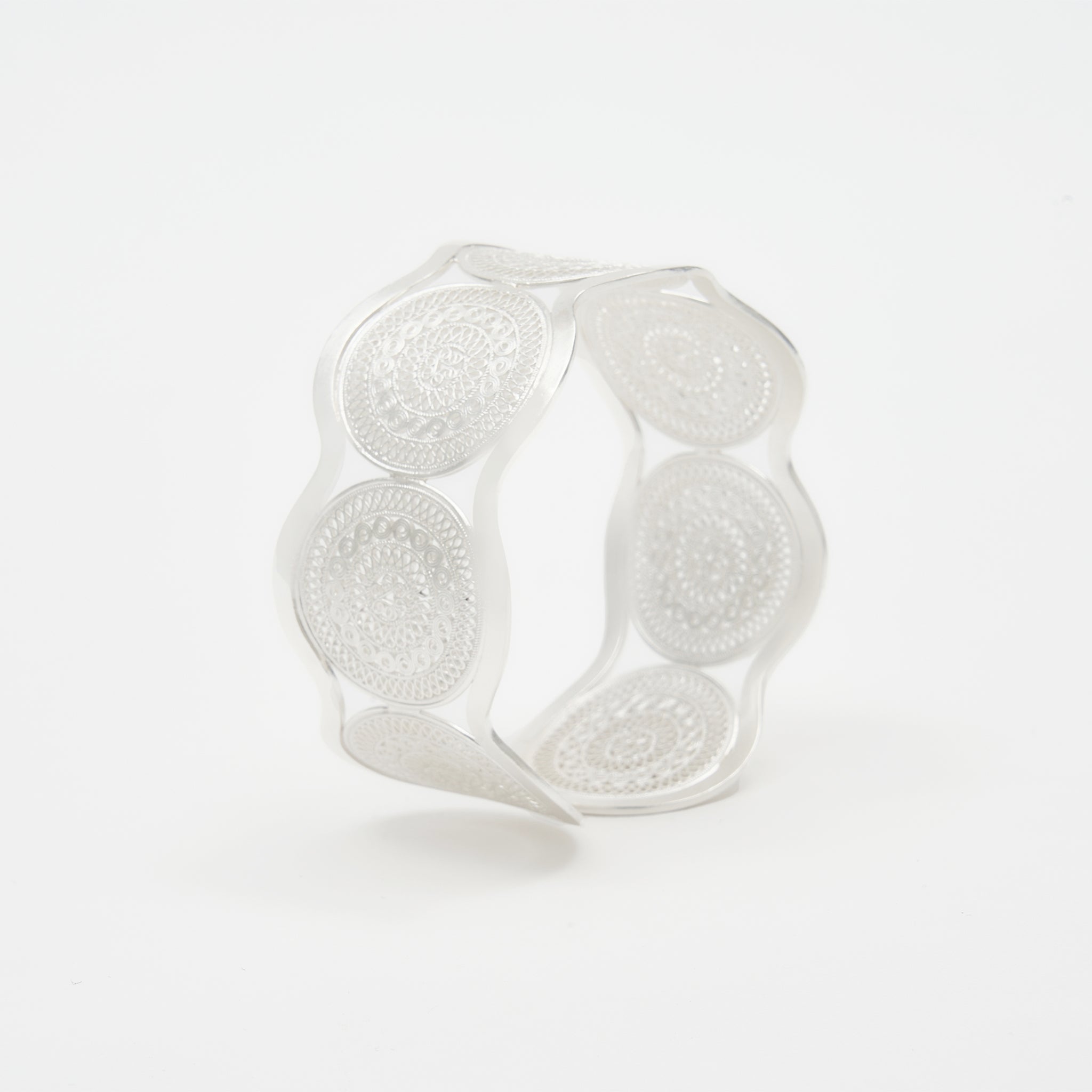 Handcrafted clasp and silverwork on the EBNIX Lite Tempo Twist Bracelet